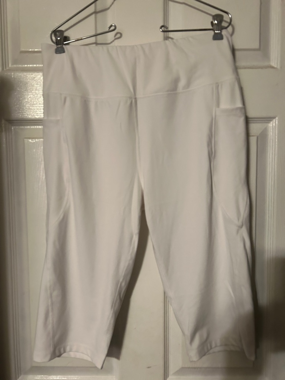 Baleaf White Capri Active Pants with Side Pockets